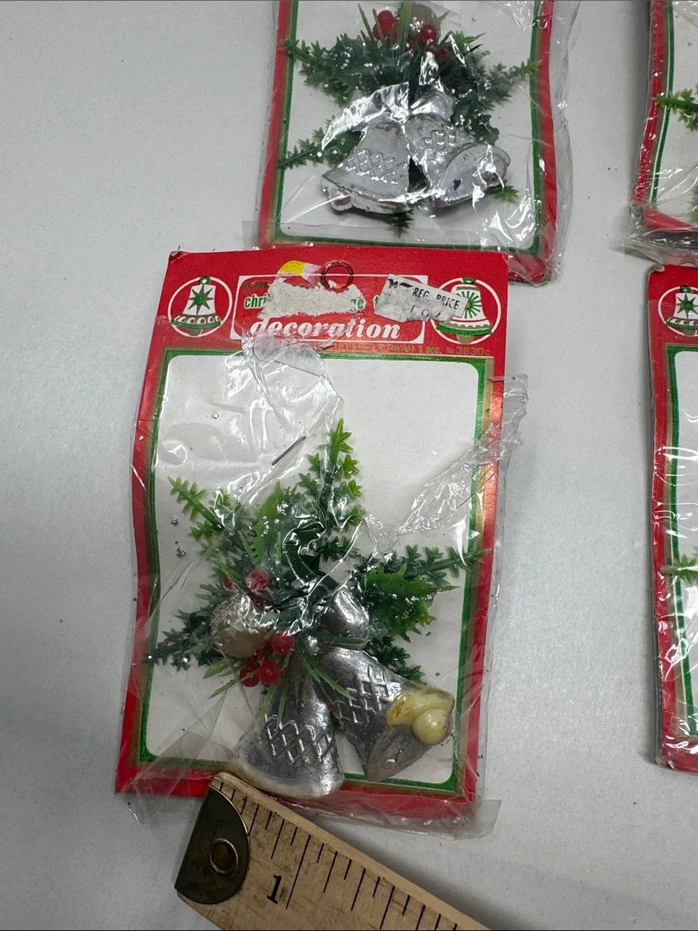 VINTAGE COMMODORE CHRISTMAS GIFT TIE ONS LOT OF 4 FLAWS PLASTIC BELLS PINE SPRIG